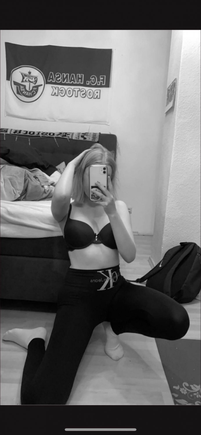 Sarah the Hoe #JHb9DRzX