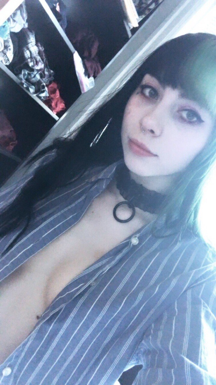 My sister's friend is a whore, leaked photos #dscdlSW2