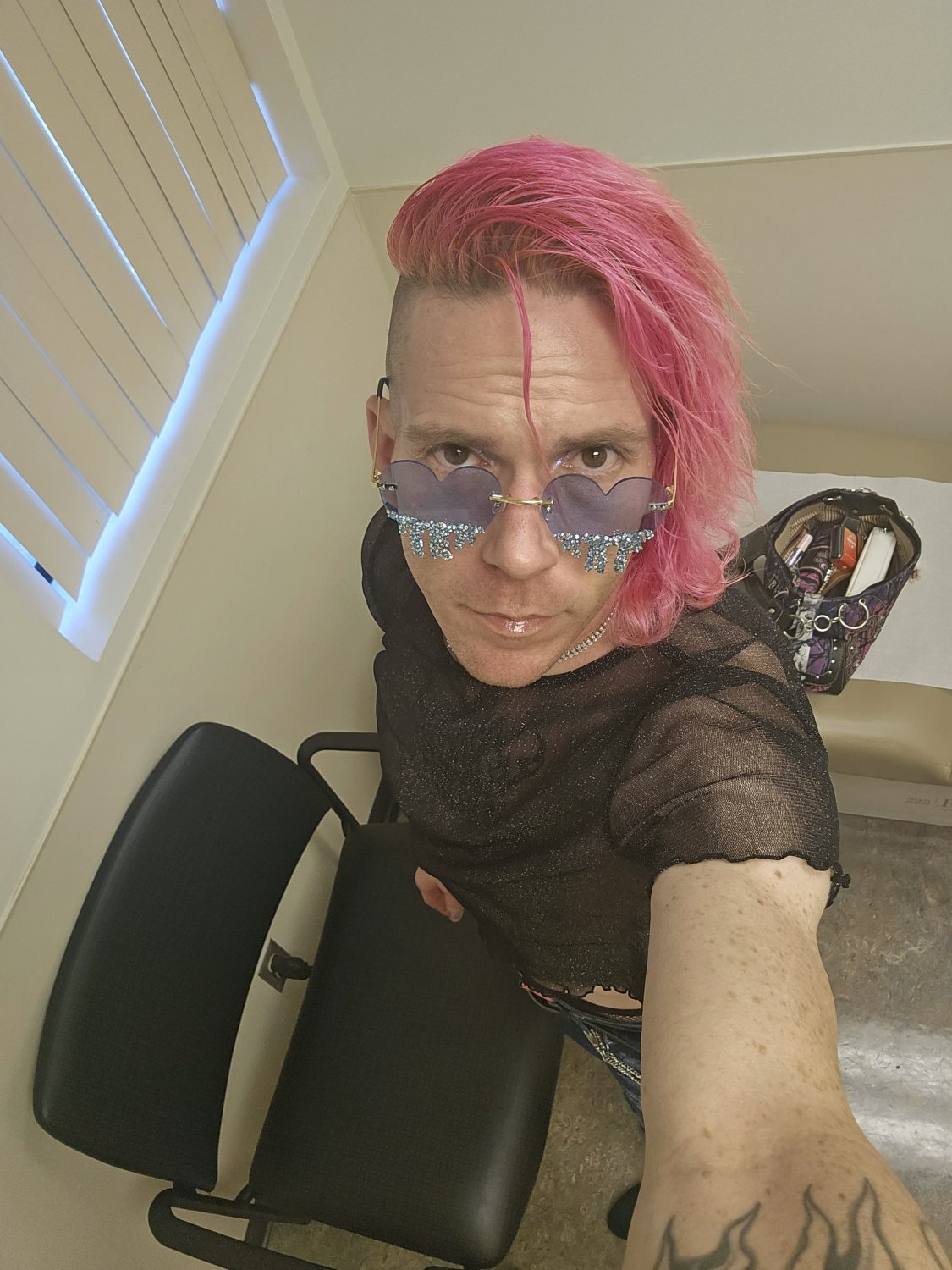 Sissygirl takes a day off for a doc checkup.. then relaxes at night #UxvbZW5u