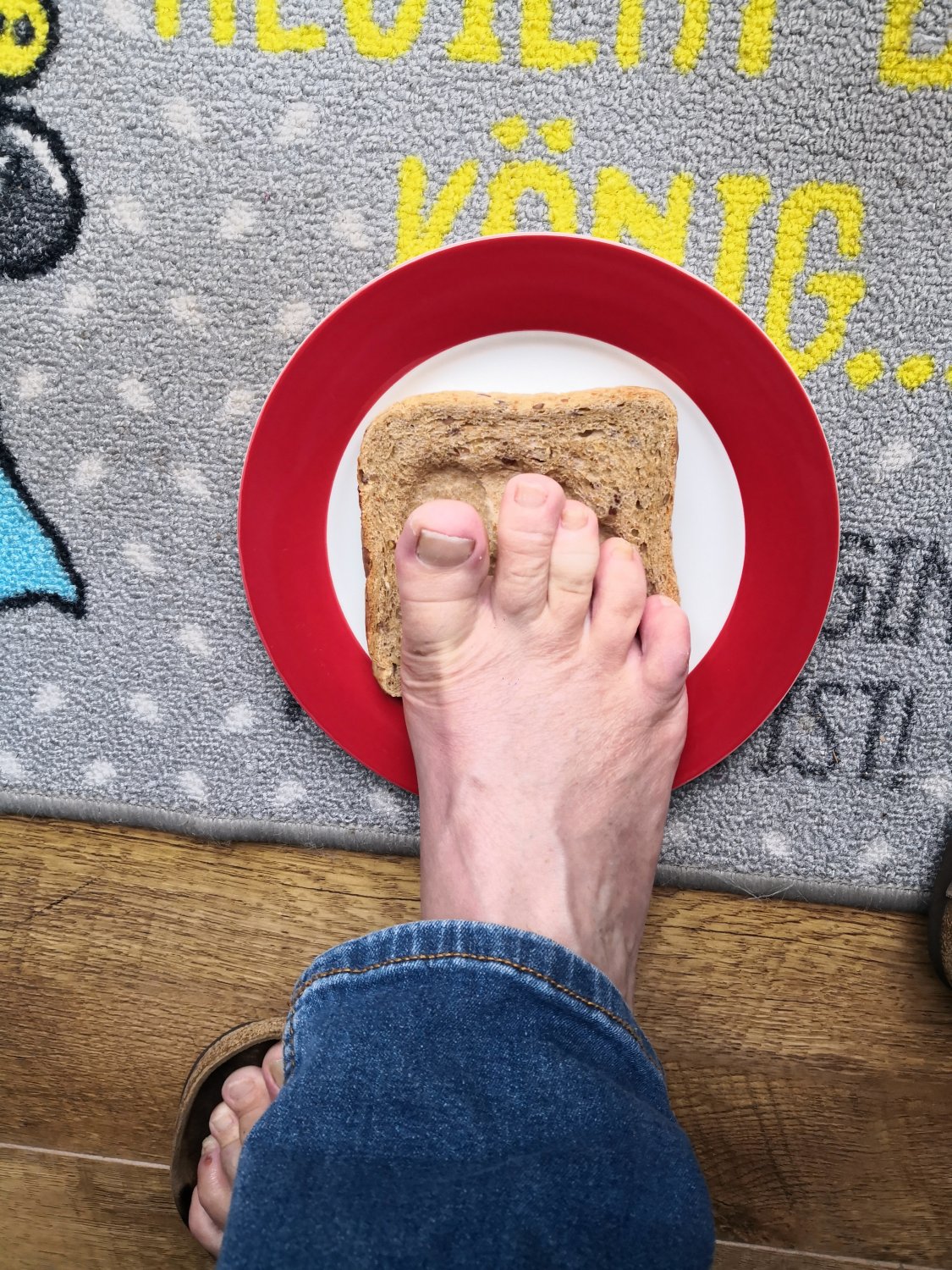 Big foot Daddy has made a breakfast toast for you! EAT IT! NOW! #HE5JsbhH