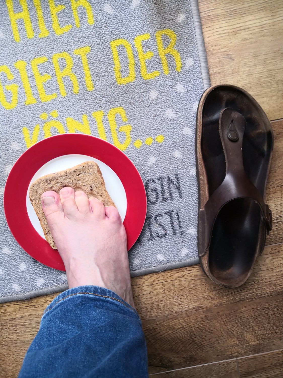 Big foot Daddy has made a breakfast toast for you! EAT IT! NOW! #bLCfzo3V