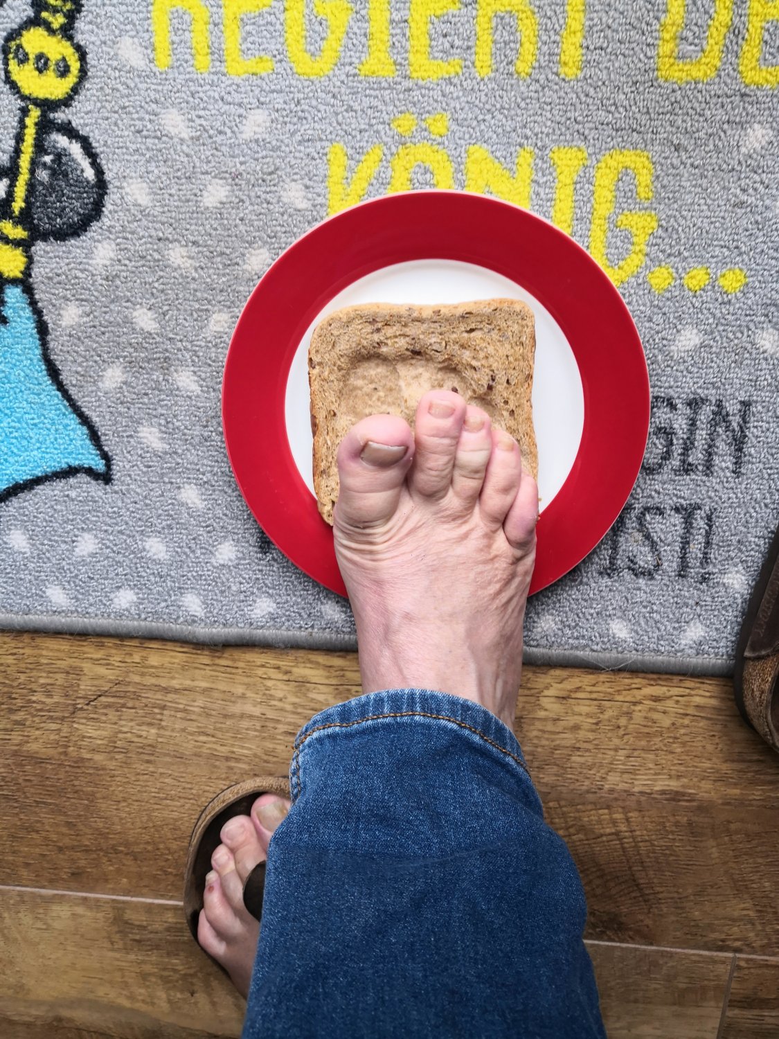 Big foot Daddy has made a breakfast toast for you! EAT IT! NOW! #tPT2TXCu